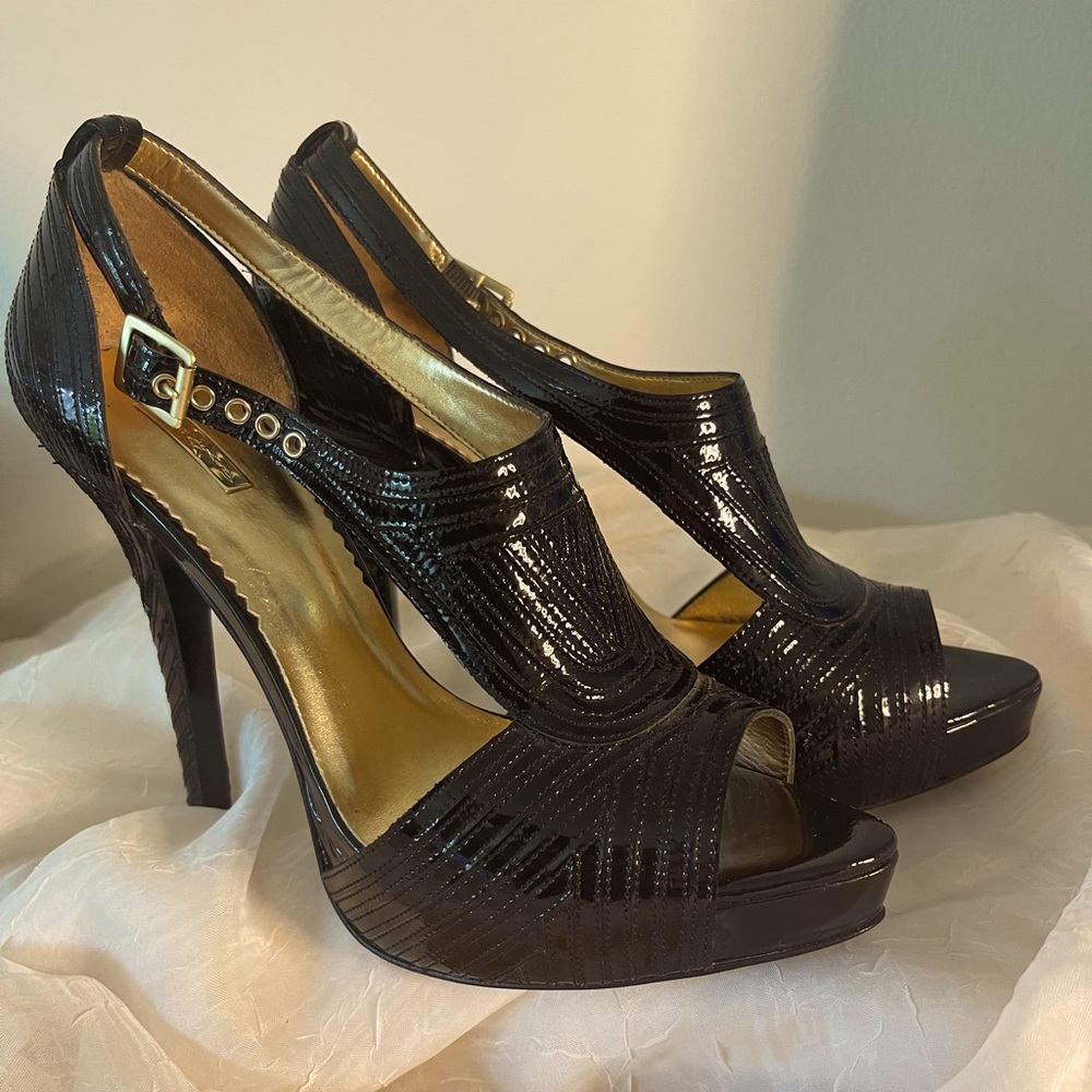 Report signature stiletto heels
